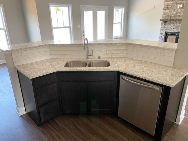 #themanningbysmithbilt 

Benton Sarsaparilla cabinets, Berwyn quartz, Cinnamon Walnut LVP, Bakersfield Pumice tile, Alpaca wall paint