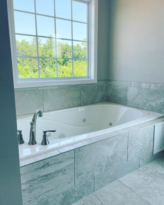 Prettiest tile bathrooms✨#thepreserveatoakridge #thegreendalebysmithbilt #smithbilthomes #southlandrealtors #thepreservesales team #tileshower #tilejettedtub