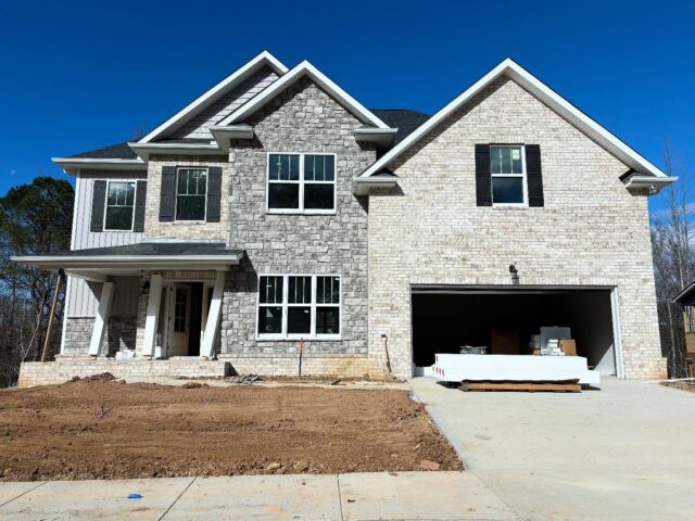#thebrentonbysmithbilt Magnolia Queen brick with Gray mortar, Kentucky Gray stone with Gray mortar, and Victorian Grey vinyl