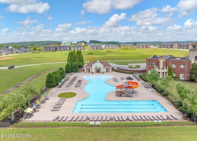 🏡 Resort-style living at The Preserve at Oak Ridge!
This Sunday, Oct 12 | 2–4 PM ✨

Golf-cart streets ✅
Olympic pool ✅
Marina access ✅
Sidewalks, tennis, and that vacation vibe every day ☀️

📍 129 Hackberry Street 
Come see why everyone’s talking about The Preserve — where you don’t just buy a home, you buy a lifestyle. 💫

https://www.flexmls.com/share/Cv7bS/129-Hackberry-St,-Oak-Ridge,-TN-37830

#OpenHouse #ThePreserveAtOakRidge #KnoxvilleRealEstate #ResortStyleLiving #LuxuryHomes #GolfCartLife #GreaterImpactRealty #MichelleBradenHomes