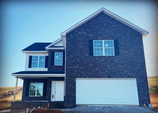 The Stockton by Smithbilt - a flex space downstairs, open kitchen- living-dining, upstairs laundry, large main bedroom with 2 closets 🙌, then a bonus room…with a closet! Call me 865-680-3963! #kimarkansassouthlandrealtors #kimarkansasrealtor #knoxvillerealestate #smithbilthomes #copelandheightsbysmithbilt