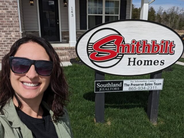 Happy St Patty's Day ☘️ Such a beautiful day for an open house! Come by and see me 1-5pm today at #ThePreserveAtOakRidge. #areaexpert #oakridgetn #modelhome #thebaldwinbysmithbilt #realtor