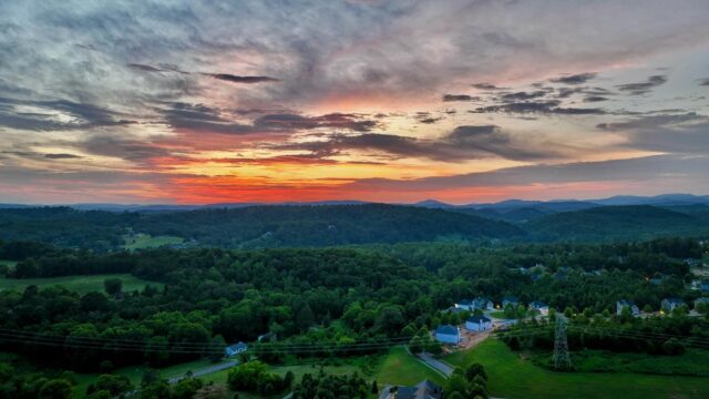 June Sunset

#drone #dronephotography #dji #djimavic3 #sunset #ig_sunsetshot #ig_tennessee #oakridge #oakridgetn #thepreserveatoakridge cityofoakridge thepreserveatoakridge