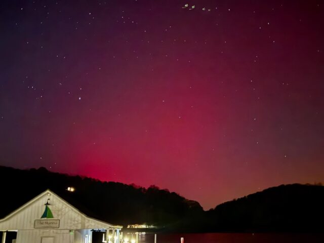 Northern lights from Oak Ridge

#shotoniphone #northernlights #oakridgetn cityofoakridge #thepreserveatoakridge thepreserveatoakridge