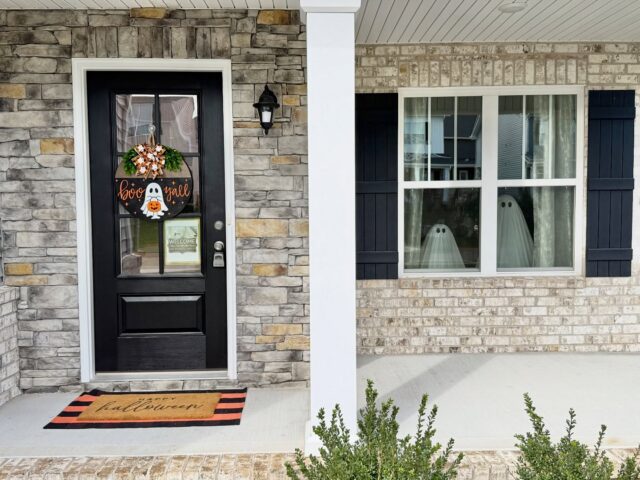 Don't miss the final weekend of the 2025 HBAGK Parade of Homes! We'll be open Friday - Sunday, 12:00pm-5:00pm, ready to welcome you to your new HOME!🏠 #realtorrenea #rkingsellshomes 
#southlandnewconstructiondivision  #southlandrealtorstn #southlandcompanietn #southlandrealtors #smithbilthomesspecialist #smithbiltdesign #smithbilthomes #themanorinthefoothills #manorinthefoothills #manorinthefoothillsbysmithbilt #maryville #maryvilletn #blountcounty #blountcountytn